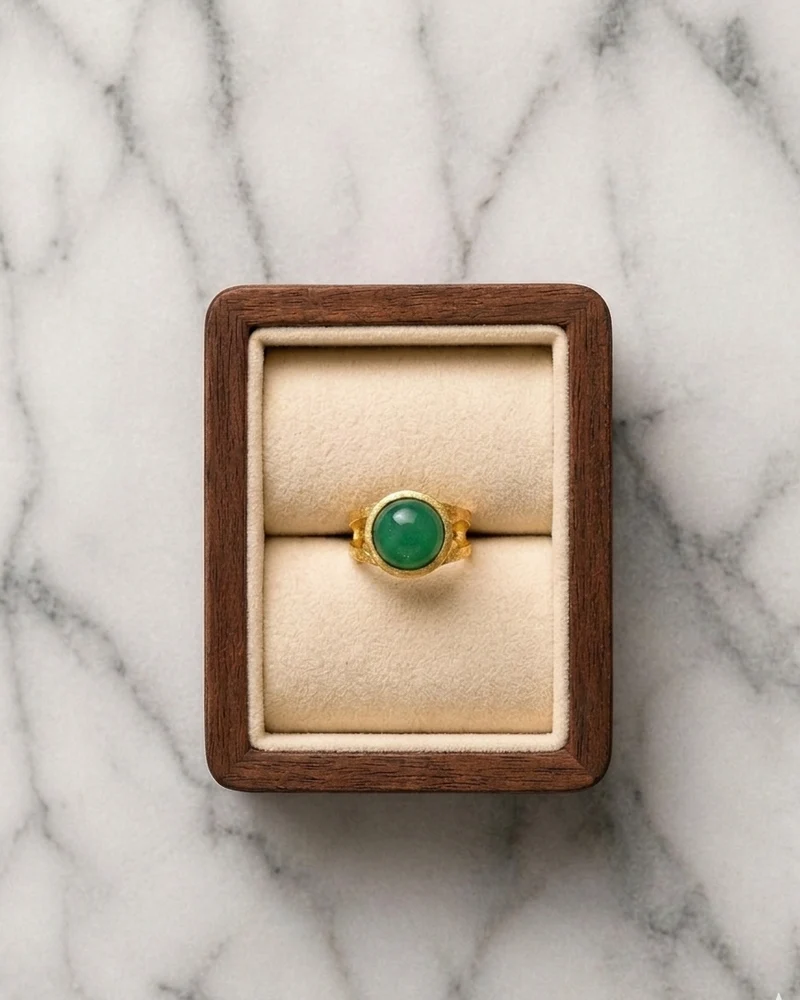 Anillo dorado de aventurina verde