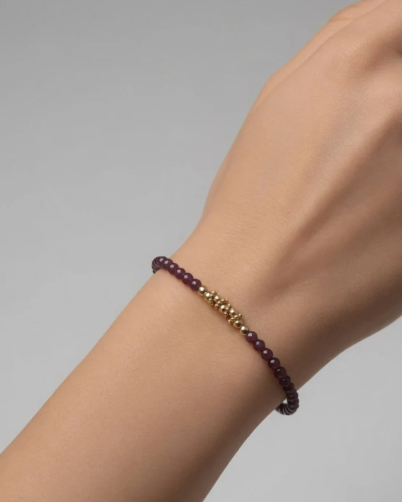 Pulsera aléa dorada de granate rodolita