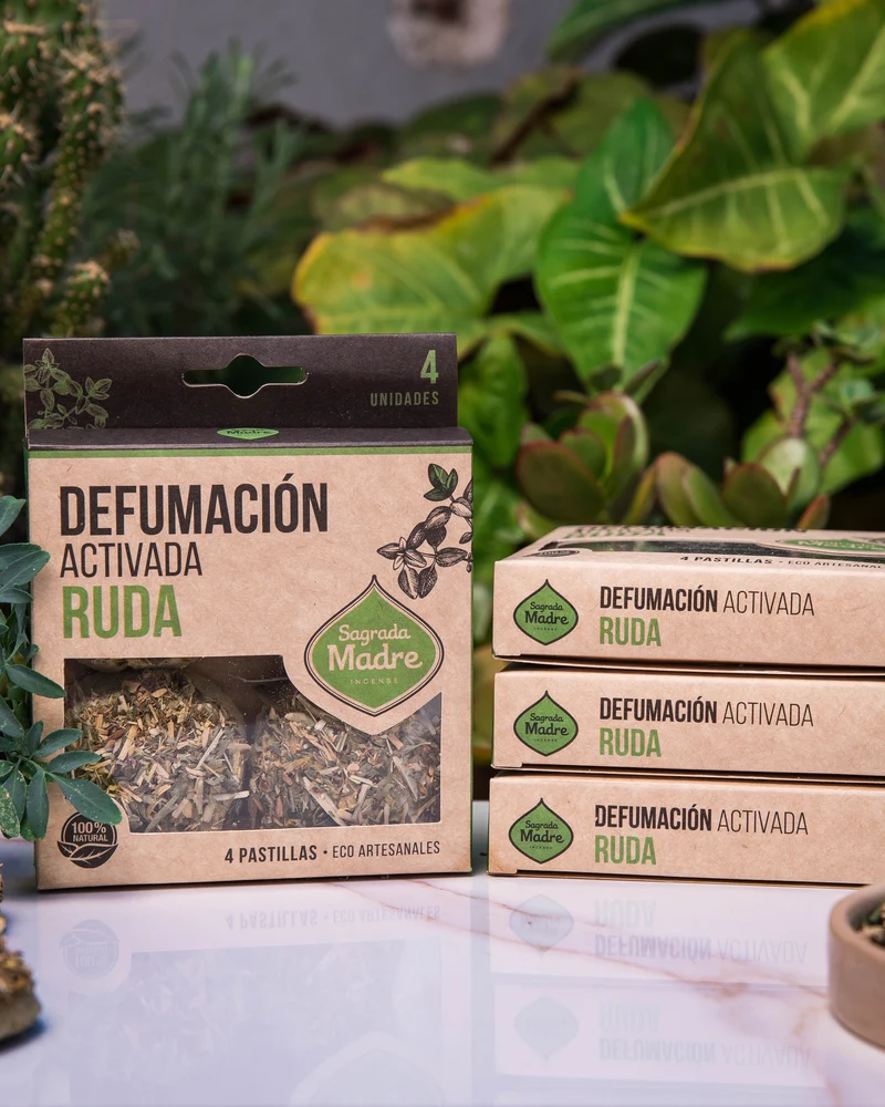Incienso de resinas y plantas naturales