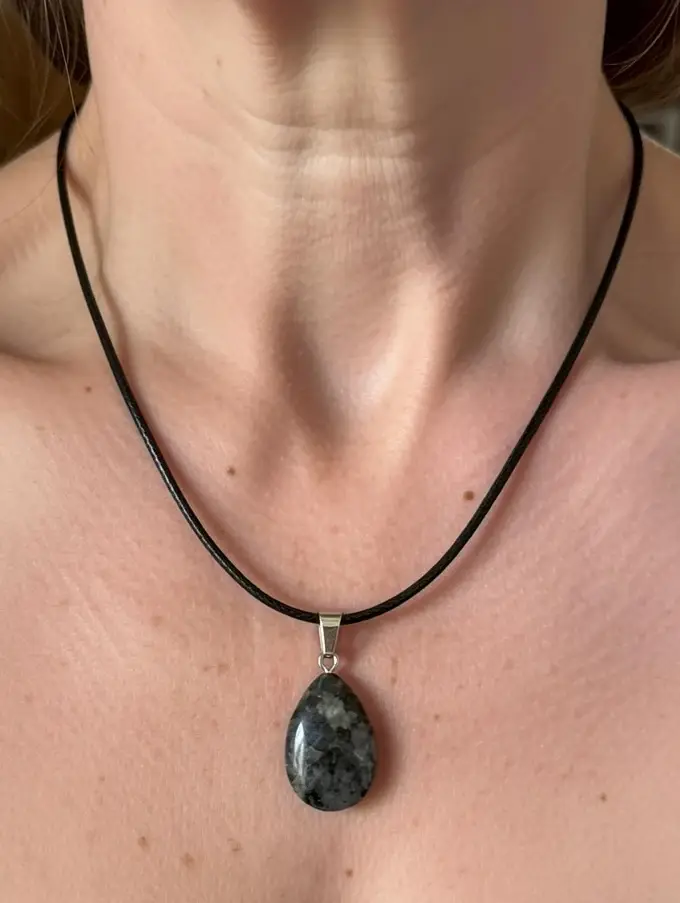 Colgante de merlinita