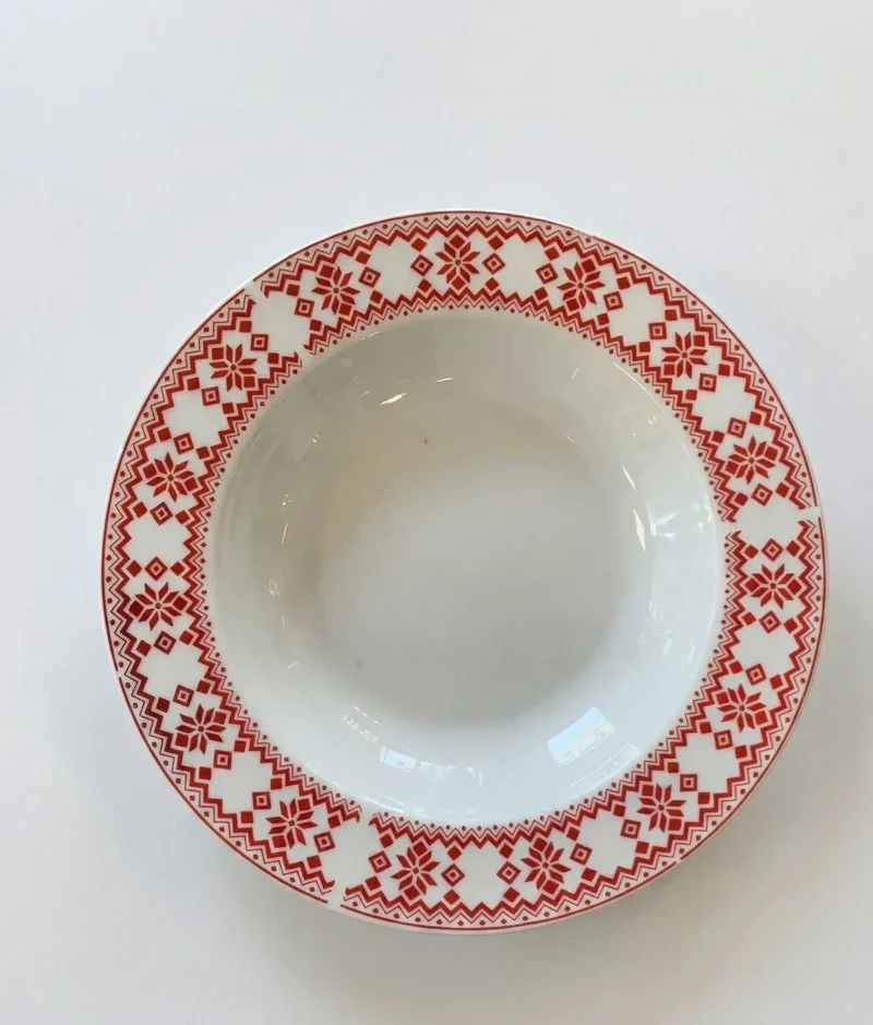 Vajilla roja de navidad en porcelana