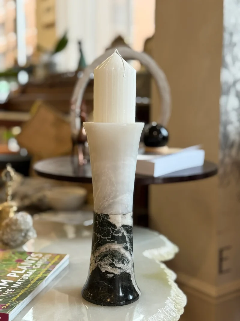 Candelabro de mármol