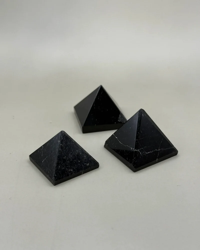 Pirámide de Turmalina Negra