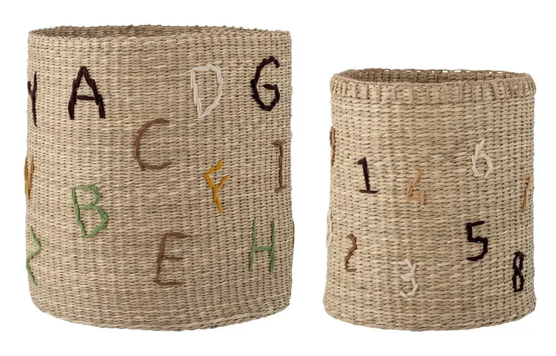 Cesta de mimbre con números o letras