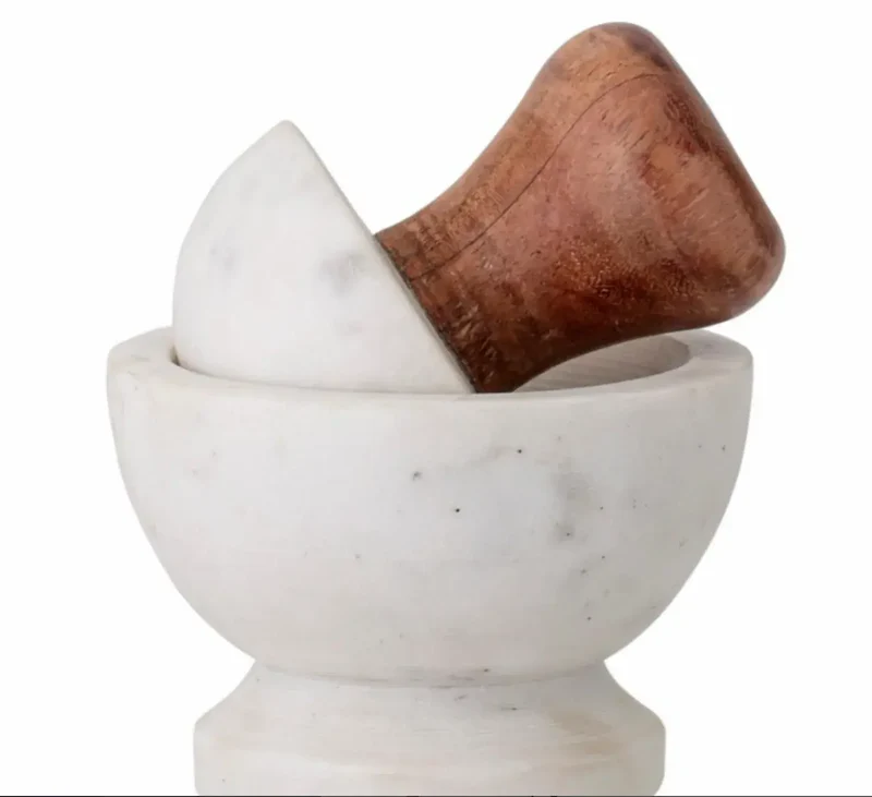 Mortero de mármol blanco Ernfred con mango de mármol y madera