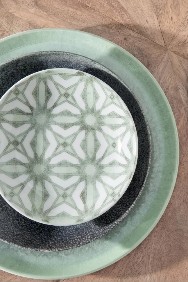 Plato hondo vintage verde blanco azulejo