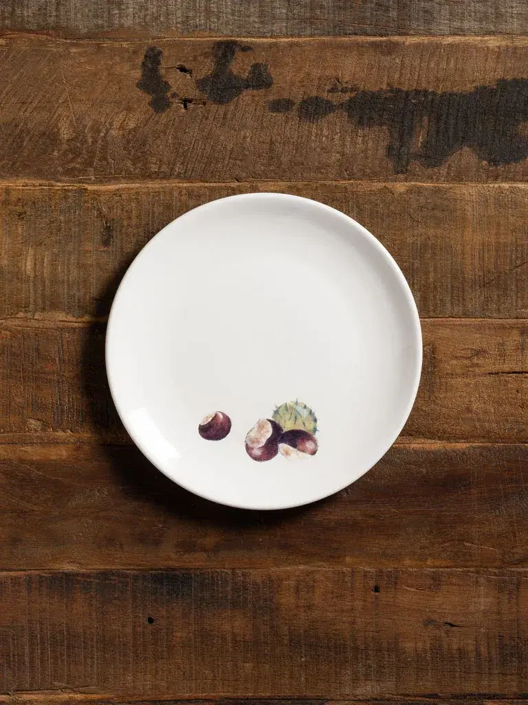 Plato de desayuno o postre otoño en el bosque