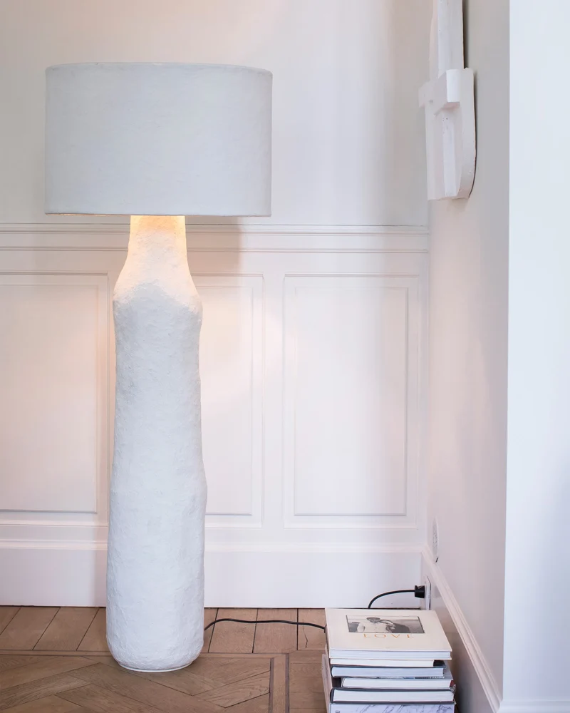 Lámpara de pie white Earth con pantalla papel maché - Serax